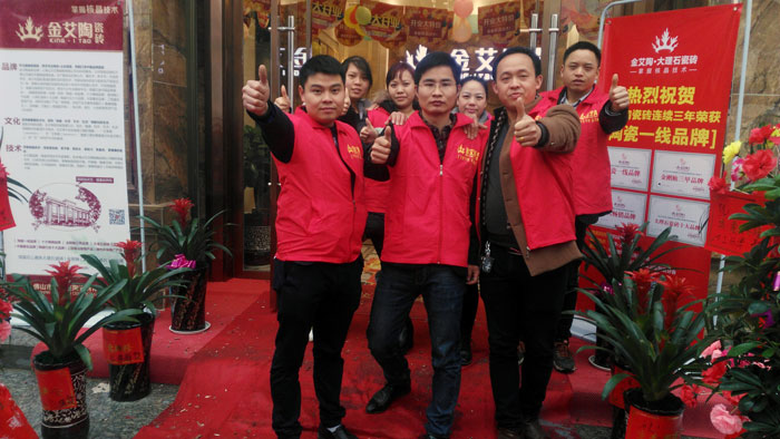 3月，春意正浓，筹备了3个月的陶瓷一线宅男视频色版APP宅男视频在线观看陶瓷砖邵阳新宁店于3月16日正式开业！店内喜气洋洋，众多业主朋友齐聚一堂，享受着宅男视频在线观看陶瓷砖开业钜惠！