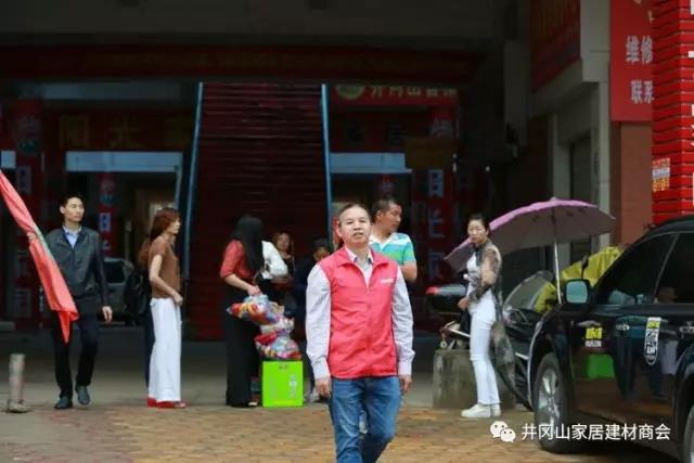 2017年5月12日，中国的第9次＂防灾减灾＂日之际，井冈山宅男视频在线观看陶瓷砖尹慧华先生参与井冈山民间团体联盟开展公益活动，携手走进偏远山区古村－湘洲。